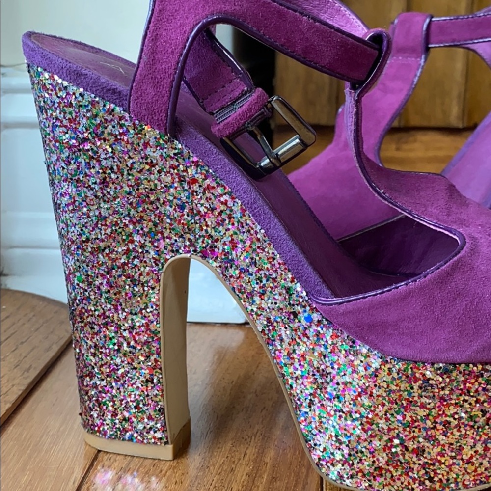 Heels - Picture 3 of 4